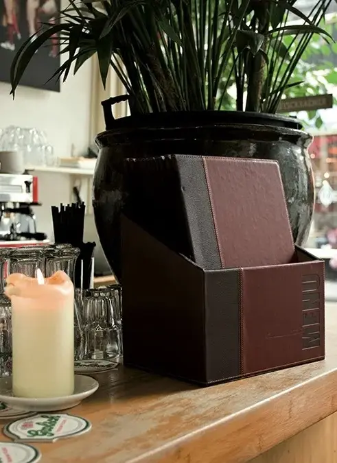 Menuomslag i boks, Securit, TRENDY, A4, vinrød, (20 stk.) - Securit MC-BOX-TRA4-WR.webp