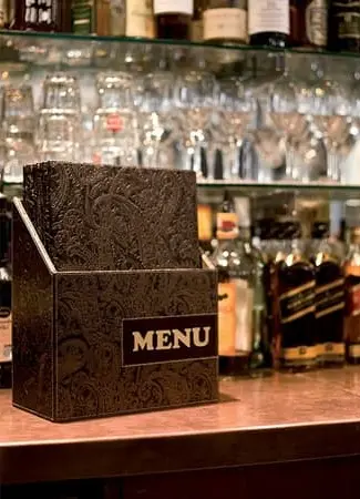 Menuomslag I boks, Securit, PAISLEY Design, A4, brun/gylden, (10 stk.) - Securit MC-BOX-DRA4-PAISLEY.webp