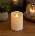 LED bloklys, S, 10cm, Ø7,5cm, hvid, plast, med pulserende flamme, (1 stk.) - LED bloklys med bevægelig flamme.webp
