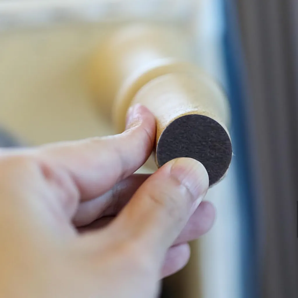 Filtpuder til stole, selvklæbende, Ø2,6cm, sort, (8 stk.) - Stole filtpuder sort.webp